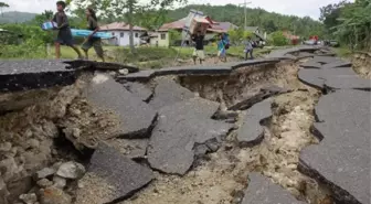 Papua Yeni Gine'de 7,6 büyüklüğünde deprem! Tsunami uyarısı yapıldı