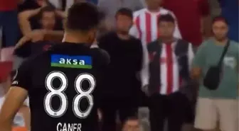 Sivassporlu futbolcudan kendi taraftarına skandal hareket! Taraftar sinirden deliye döndü