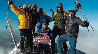 Ağrı haber... Ağrı Dağı'na zirve yapan İngilizler, Kraliçe Elizabeth'i andı