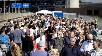 Amsterdam'da havalimanındaki personel eksikliği nedeniyle uçuşlar iptal ediliyor