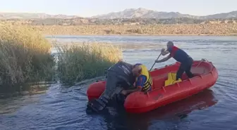 Bingöl haber | Bingöl'de Murat Nehri'nde mahsur kalan kişi kurtarıldı