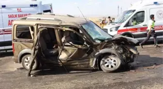 Kayseri'de otomobil ile hafif ticari araç çarpıştı! Feci kazada ölü ve yaralılar var