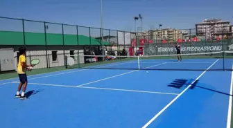 Van haberleri... Van'da 'Akdamar Cup Uluslararası Tenis Turnuvası' başladı