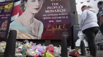 Belfast'ta Kraliçe II. Elizabeth anısına hazırlanan Shankill duvarı