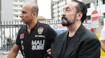 Suç örgütü lideri Adnan Oktar'ın avukatı duruşma salonundan kovulunca mahkemeyi tehdit etti: Beni çıkartacak adam anasının karnından doğmadı
