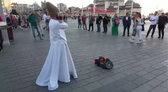 Taksim Meydanı'nda sema gösterisi büyük ilgi çekti