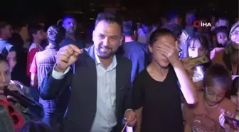 Yoğurdun içindeki altın tartışmaya neden oldu, tepsiler havada uçuştu