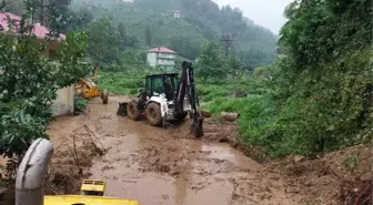 Rize gündem haberi... Rize'de sağanak; heyelanlarda kapanan 9 köy yolu açıldı