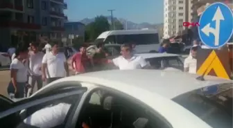 TIR, OTOMOBİLE ÇARPTI; ANNE VE 2 ÇOCUĞU YARALANDI