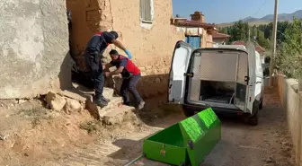 Son dakika gündem: Afyonkarahisar'da bir kişi evinde ölü bulundu