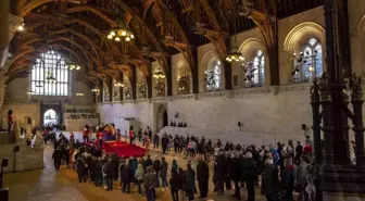 İngiltere'de Kraliçe II. Elizabeth'in tabutuna koşan şahıs tutuklandı