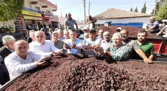 Manisa gündem: Özgür Özel: Manisa'da Afetten 10'a Yakın Köy Etkilendi. Bu Üzümü 20 Liranın Altında Olmadan Derdinizi Çözecek Şekilde Almaları Lazım