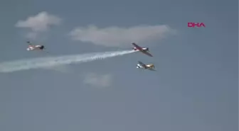 ESKİŞEHİR'DE GÖKYÜZÜ AKROBASİ GÖSTERİSİYLE RENKLENDİ