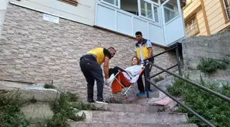 Son dakika haberi | Merdivenlerden düşüp iki ayağını kıran genç, sınava ambulansla geldi