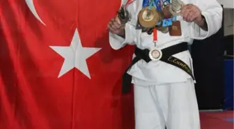 Duyma yetisini kaybetmesine rağmen bırakmadığı judoda şampiyonluklara uzandı