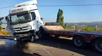 Otomobil ile tır çarpıştı, yol trafiğe kapandı