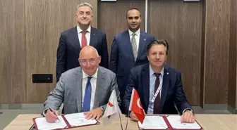 Türk uzay yolcusunun eğitimi ve uçuşu için Paris'te imzalar atıldı