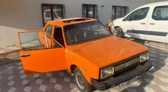 Son dakika haber: 1971 model otomobilden açılır tavan hırsızlığı kamerada