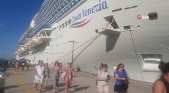 Costa Venezia isimli dev yolcu gemisi ilçeye bin 502 yolcu getirdi