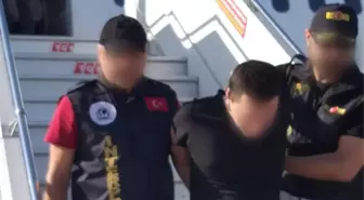 Son dakika haberi: Sedat Peker'in Basın Danışmanı Olarak Bilinen Emre Olur Adliyeye Sevk Edildi