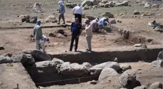 TAŞLIGEÇİT HÖYÜĞÜ'NDE, HİTİT İMPARATORLUĞU MİMARİ KALINTILARI TESPİT EDİLDİ