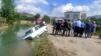 Sulama kanalına düşen otomobili kurtarma operasyonu: Vatandaşlar seferber oldu