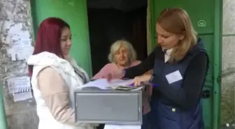 Ukrayna'daki ayrılıkçı yönetimler Rusya'ya katılmak için referandum düzenliyor (2)