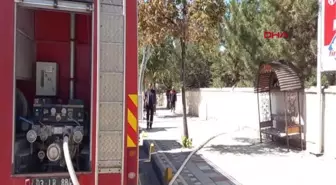 OKUL BAHÇESİNDEKİ YANGIN KORKUTTU