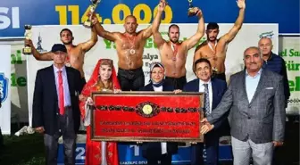 SANCAKTEPE YAĞLI GÜREŞLERİ'NDE ALTIN KEMERİ SERHAT BALCI KAZANDI