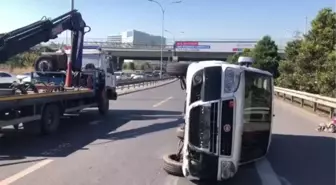 Bahçelievler'de devrilen hafif ticari araçtaki 3 kişi ağır yaralandı