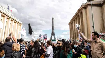 Paris'te Mahsa Amini'nin ölümü protesto edildi