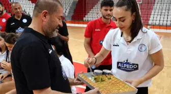 Kahramanmaraş haberleri: Alpedo Kahramanmaraş Kadın Voleybol Takımının hedefi 1. Lig