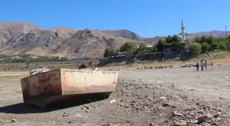 Son Dakika | Bir zamanlar tekne turu yapılıyordu, suların çekilmesi ile o köy kuraklığın ortasında kaldı