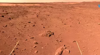 Çin'in Mars Gezgini, Mars'ın Kuru ve Çok Katmanlı Yeraltı Yüzeyini Gözler Önüne Serdi