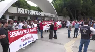 İzmir haberleri! İzmir'de İşten Atılan Sigara Fabrikası İşçileri Eylemde: 'Karın Tokluğuna Çalışmaya Mahkum Edildik'