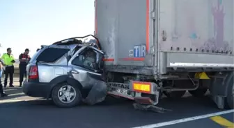 Lastiği patlayan cip, TIR'a arkadan çarptı: 1 ölü, 2 yaralı