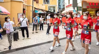 Makao'da Dünya Turizm Günü'nde Tepsi Taşıma Yarışı Düzenlendi