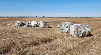 Plastik atığı tarlaya atıp kaçtılar