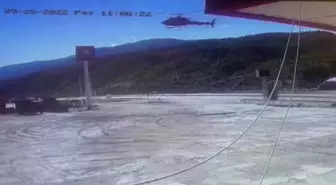 Akaryakıt istasyonuna inen helikopter şaşkınlığa neden oldu