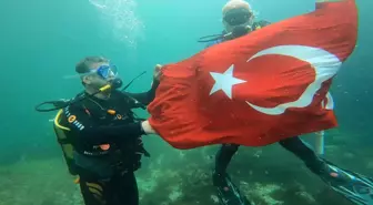 Preveze Deniz Zaferi'ni su altında Türk bayrağı açarak kutladılar