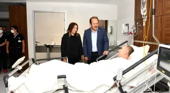 Son dakika haberleri... Vali Pehlivan yaralı polisi hastanede ziyaret etti