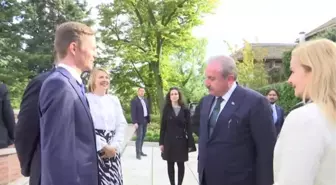 BUDAPEŞTE - TBMM Başkanı Şentop, Macaristan'da Gül Baba Türbesi'ni ziyaret etti