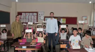 Adanalı iş kadınından öğrenicilere eğitim ve kırtasiye yardımı