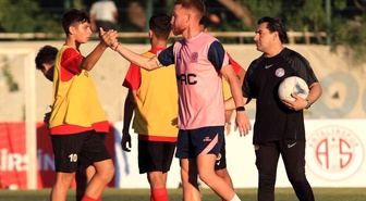 Arjantinli sportif direktör Nicolas Mac Allister Antalyaspor'u ziyaret etti