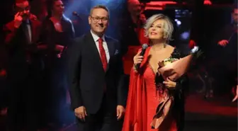 Başakşehir'de yeni kültür sanat sezonu Emel Sayın konseriyle başladı