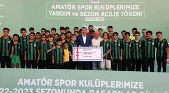 Zeytinburnu Belediyesi'nden amatör futbol kulüplerine destek