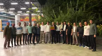 Erzurum haberi! 26 yıllık halı saha serüvenini sonlandıran Çat'a plaketli veda