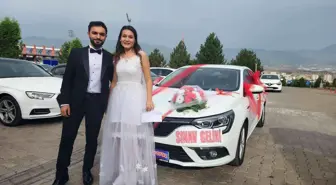 Gelinlikle nikah masasından önce sınav sırasına oturdu