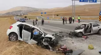 İki otomobilin çarpıştığı kazada 4 kişi öldü, 3 kişi yaralandı