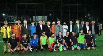 Mersin spor haberi | Gençlik ve Spor Bakanı Kasapoğlu'ndan Yenişehir'e sürpriz gece ziyareti